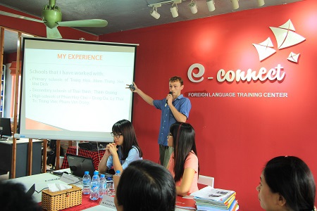 Nam Định “họp bàn” về giảng dạy Tiếng Anh với giáo viên bản xứ